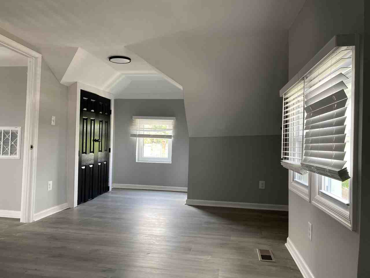 2933 Presstman St - Photo 5 of 10