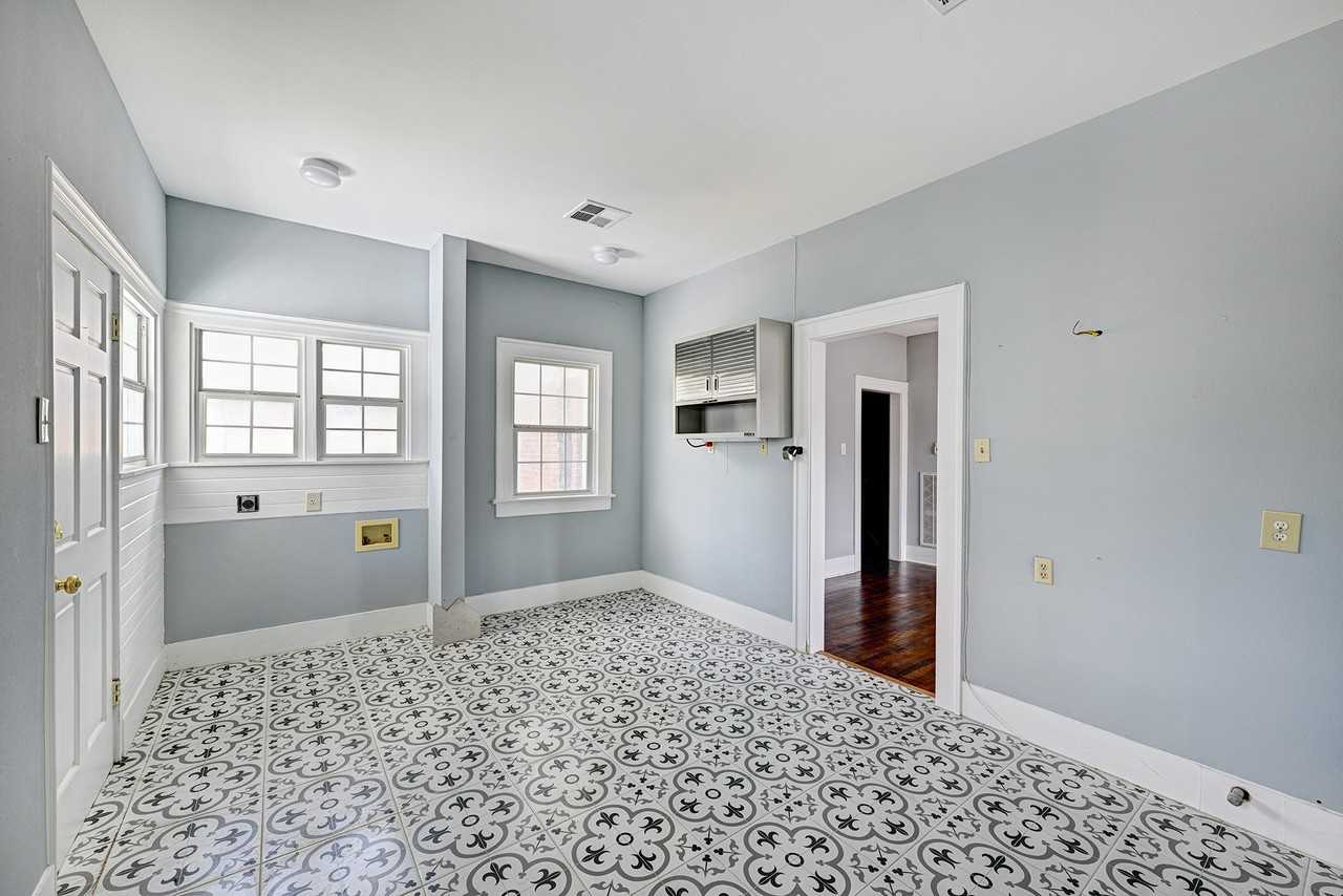 512 W Pierce St #512 - Photo 7 of 21