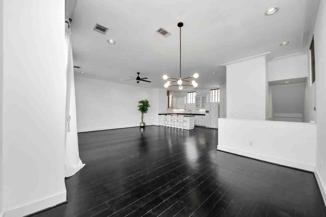 1014 Montrose Blvd #1014G - Photo 4 of 35