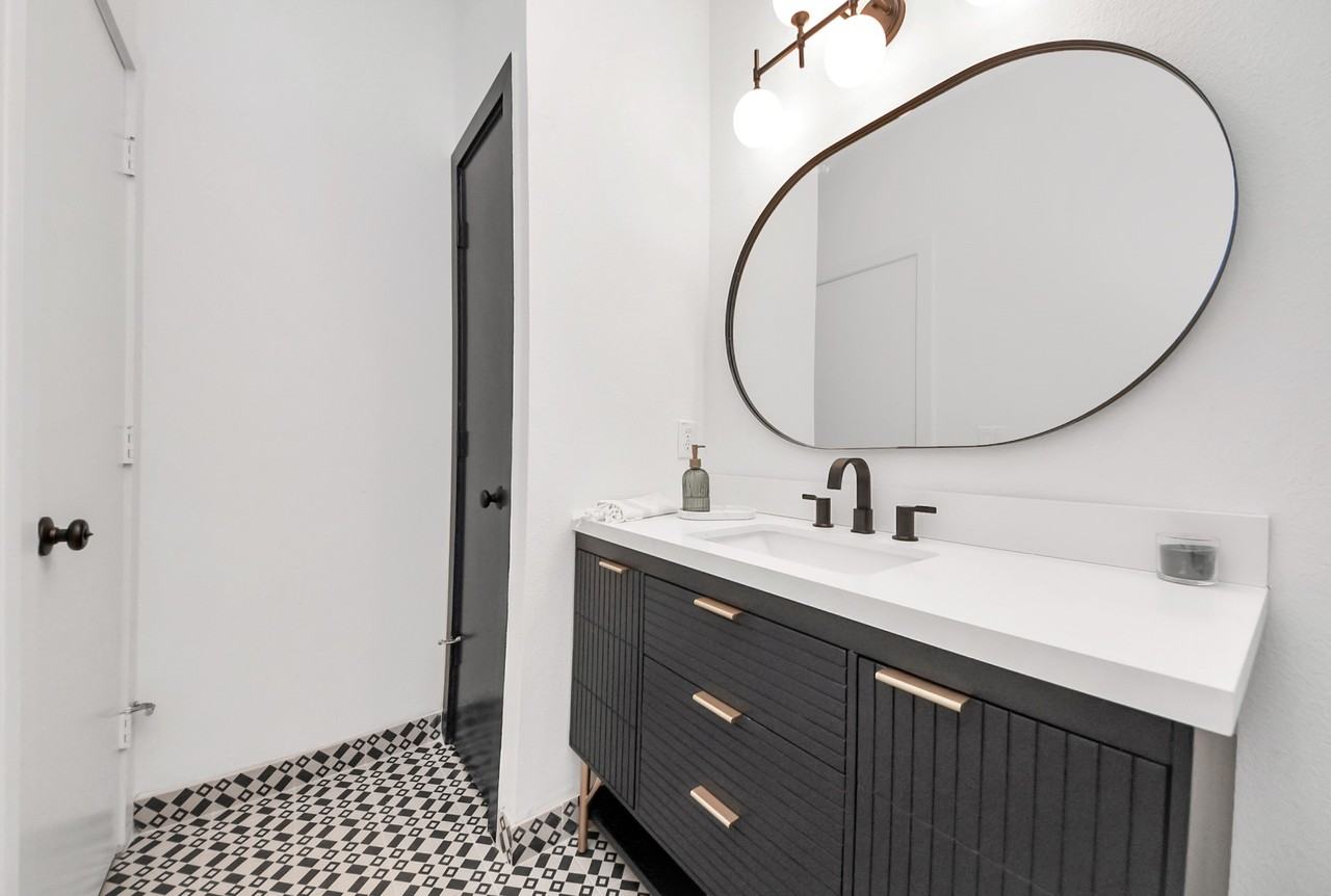 1014 Montrose Blvd #1014G - Photo 5 of 35