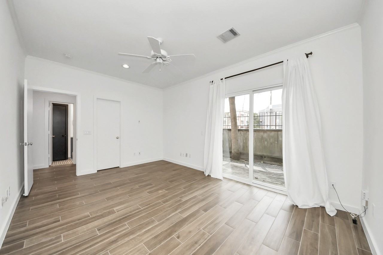 1014 Montrose Blvd #1014G - Photo 6 of 35