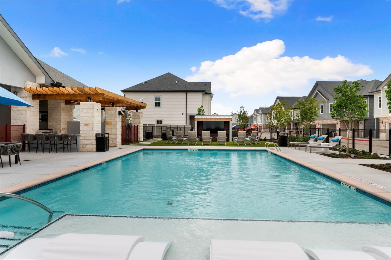 28328 Birnham Woods Dr #28328 - Photo 4 of 38