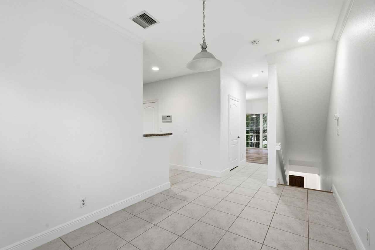 531 S Federal Hwy #531-14 - Photo 4 of 26