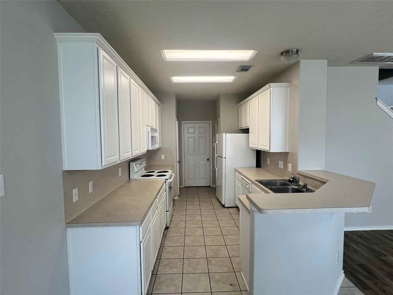 8904 Elm Drake Ln #8904 - Photo 2 of 22