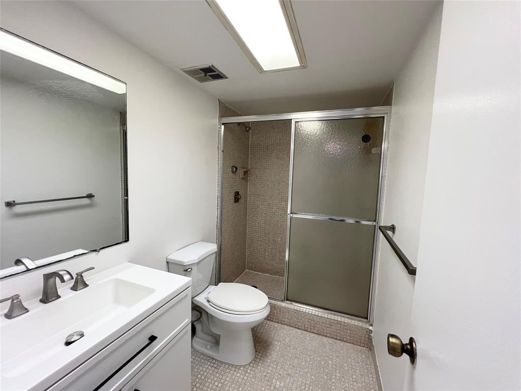 6005 Del Lago Cir #6005-102 - Photo 4 of 14