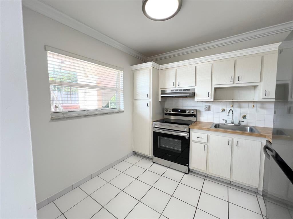 6005 Del Lago Cir #6005-102 - Photo 7 of 14