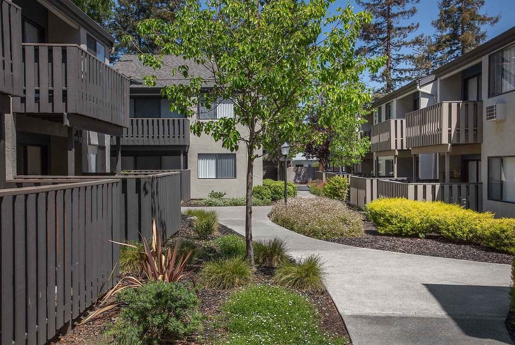 Riley Square - Photo 7 of 33