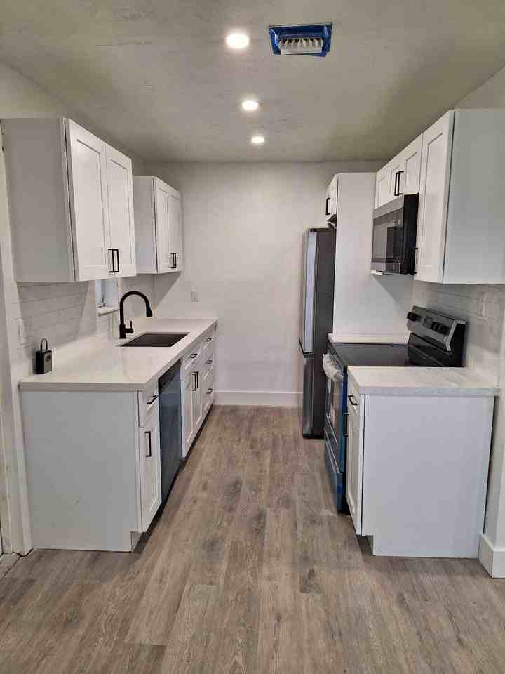 1000 W 1st St #1000 - Photo 3 of 8