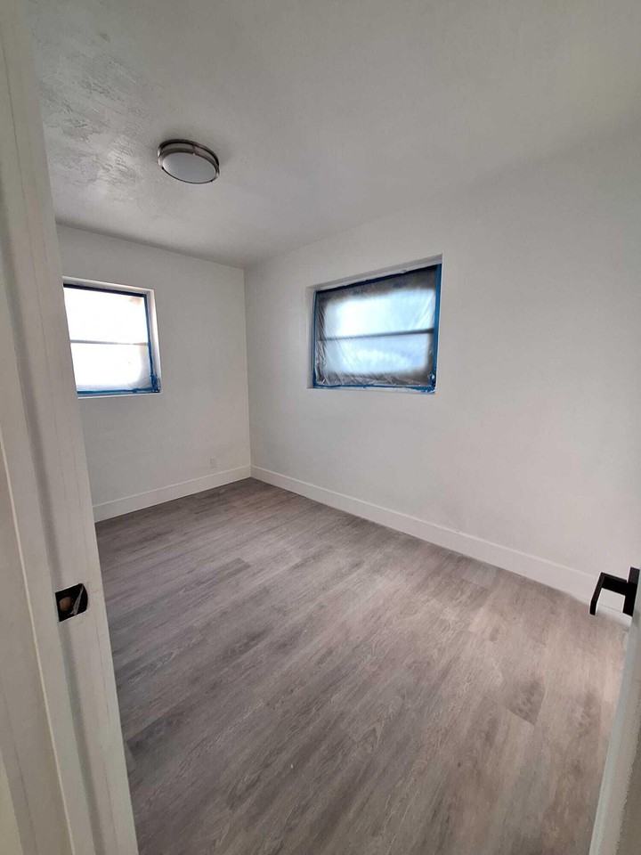 1000 W 1st St #1000 - Photo 5 of 8