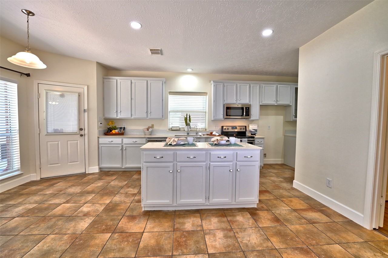 15810 Hollow Rock Dr #15810 - Photo 2 of 19