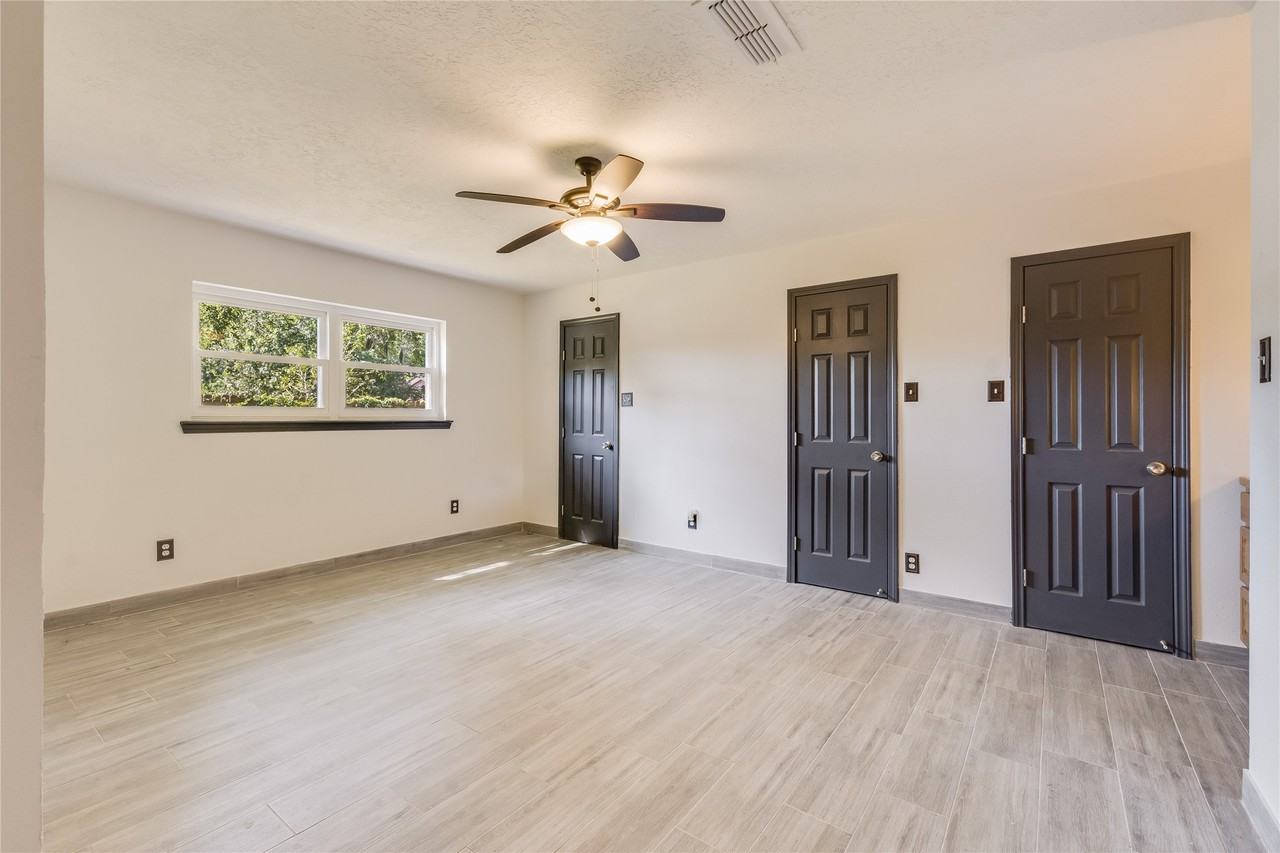 2004 Sleepy Hollow Dr #2004 - Photo 2 of 13