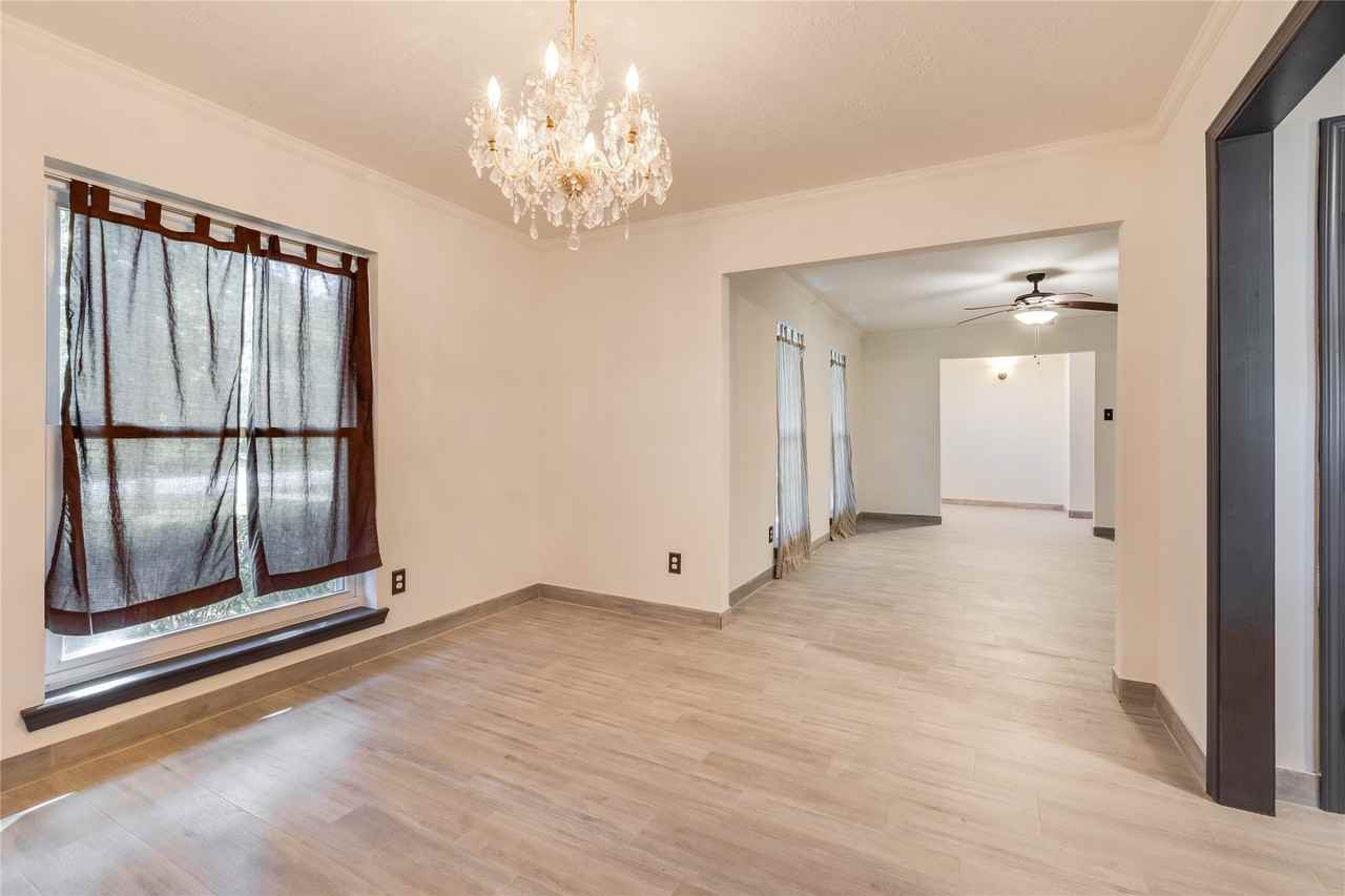 2004 Sleepy Hollow Dr #2004 - Photo 6 of 13