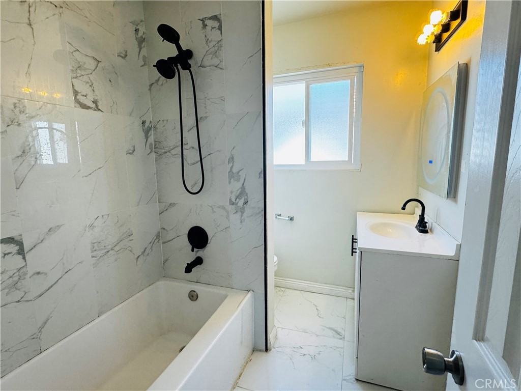 1718 Vine St #1718C - Photo 5 of 9