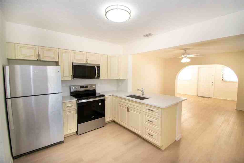 2547 Roosevelt St #2547 - Photo 2 of 13