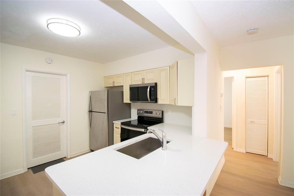 2547 Roosevelt St #2547 - Photo 7 of 13