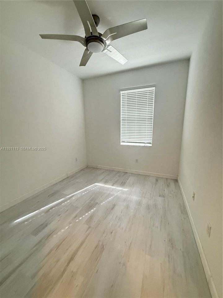 4029 Nw 11th St #4029-4029 - Photo 2 of 18