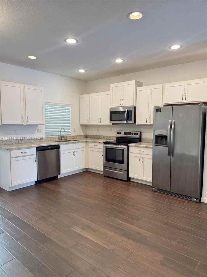 4029 Nw 11th St #4029-4029 - Photo 3 of 18