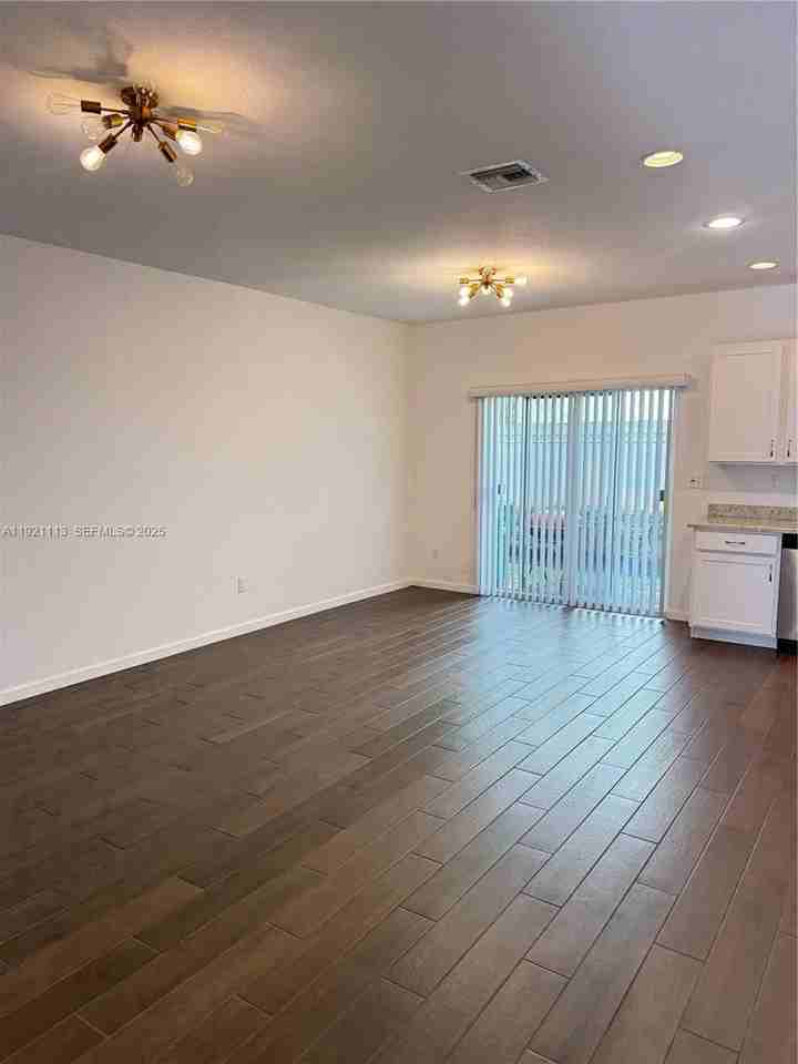 4029 Nw 11th St #4029-4029 - Photo 4 of 18