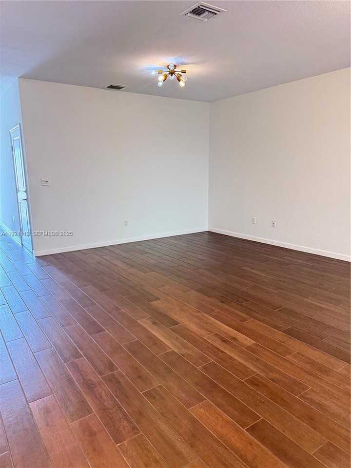 4029 Nw 11th St #4029-4029 - Photo 5 of 18