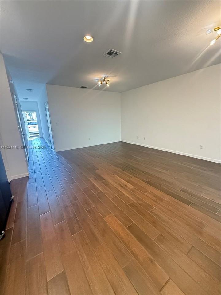 4029 Nw 11th St #4029-4029 - Photo 6 of 18