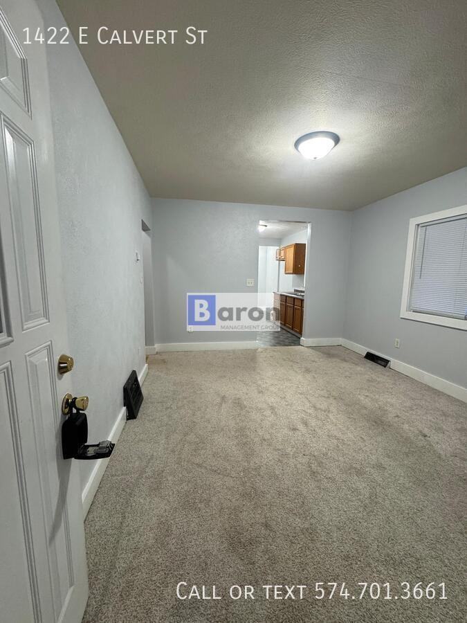1422 E Calvert St - Photo 3 of 8
