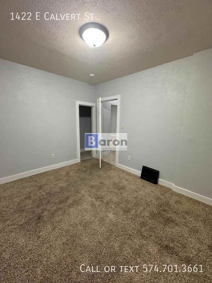 1422 E Calvert St - Photo 4 of 8