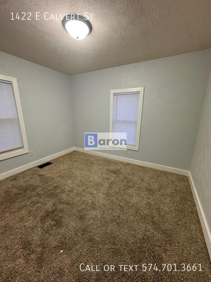 1422 E Calvert St - Photo 6 of 8