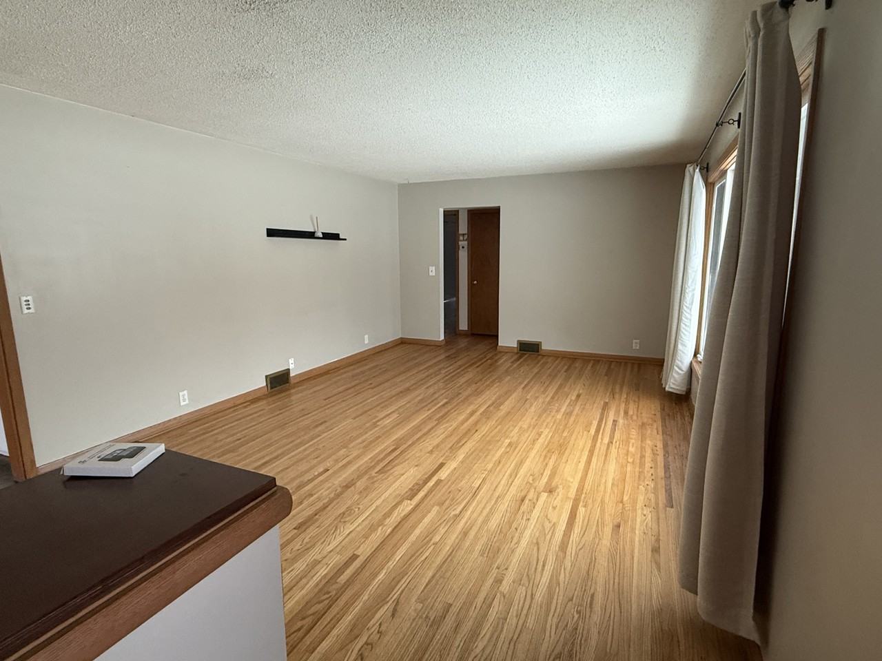 2505 Zinran Ave S - Photo 2 of 26