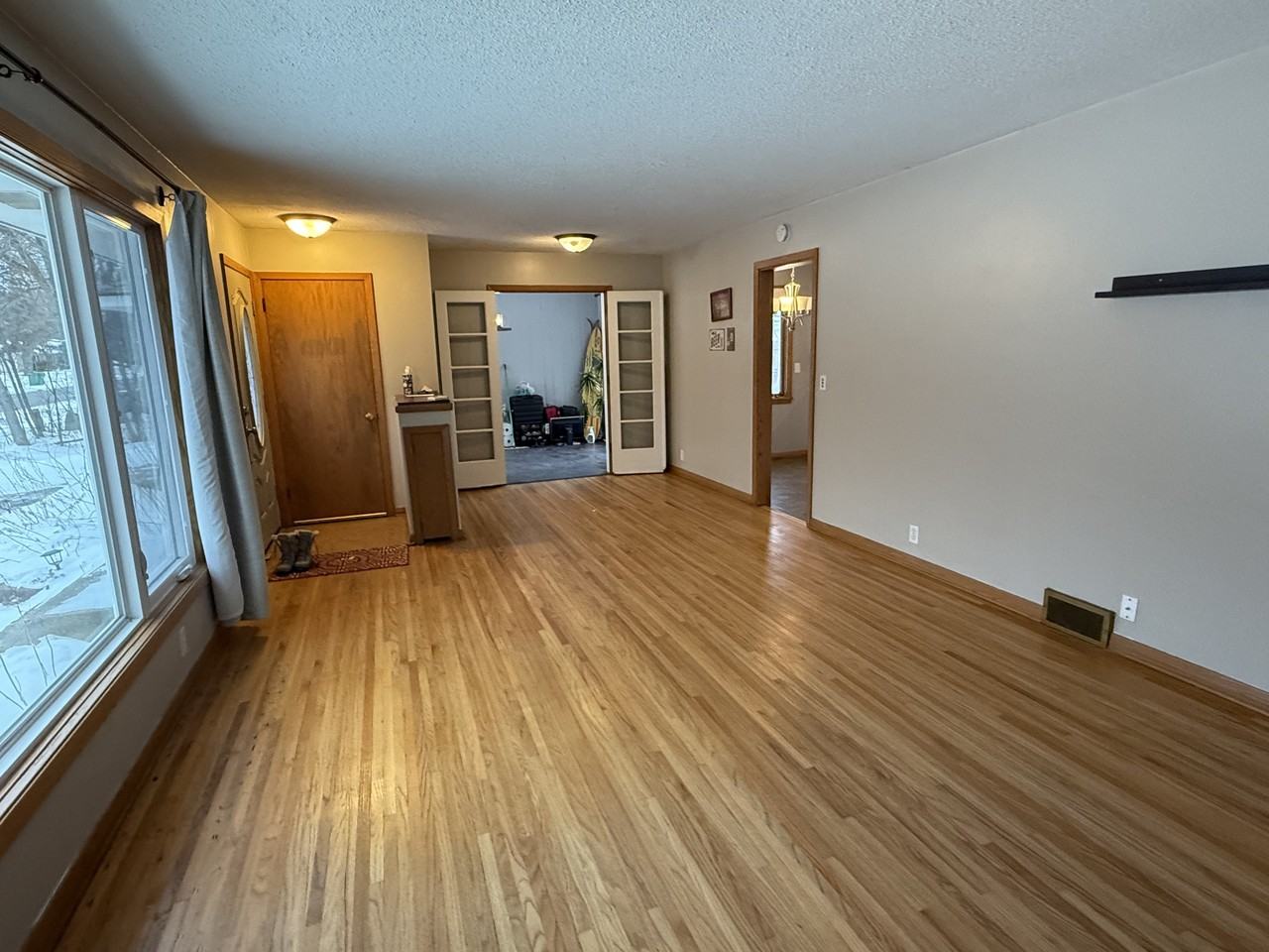 2505 Zinran Ave S - Photo 3 of 26