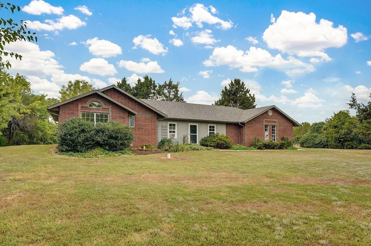 3740 West Farm Road 106 - Photo 3 of 17