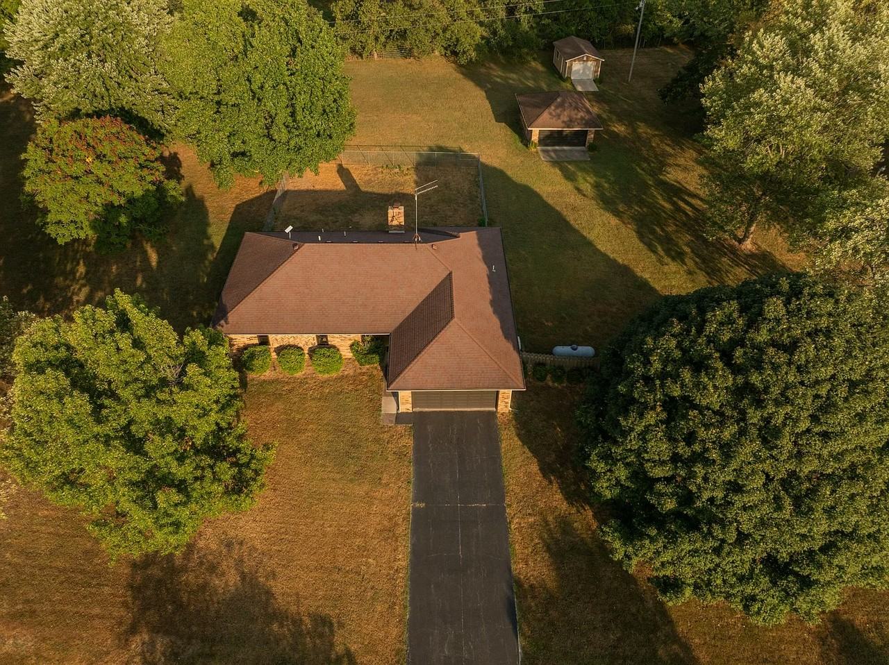 8430 North Oaklawn Drive - Photo 3 of 12