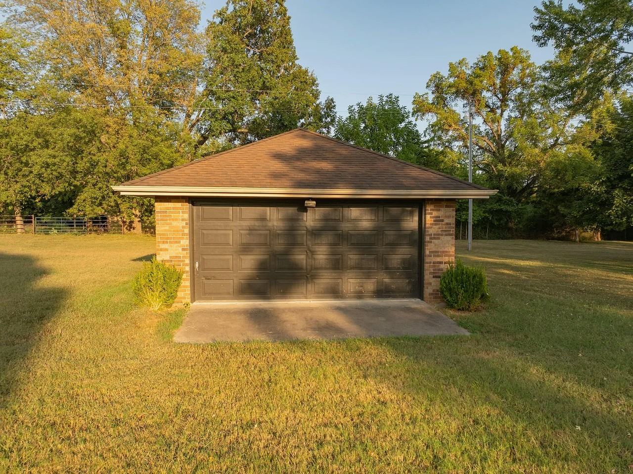 8430 North Oaklawn Drive - Photo 6 of 12