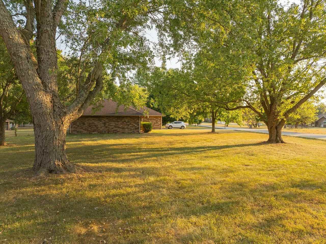 8430 North Oaklawn Drive - Photo 7 of 12