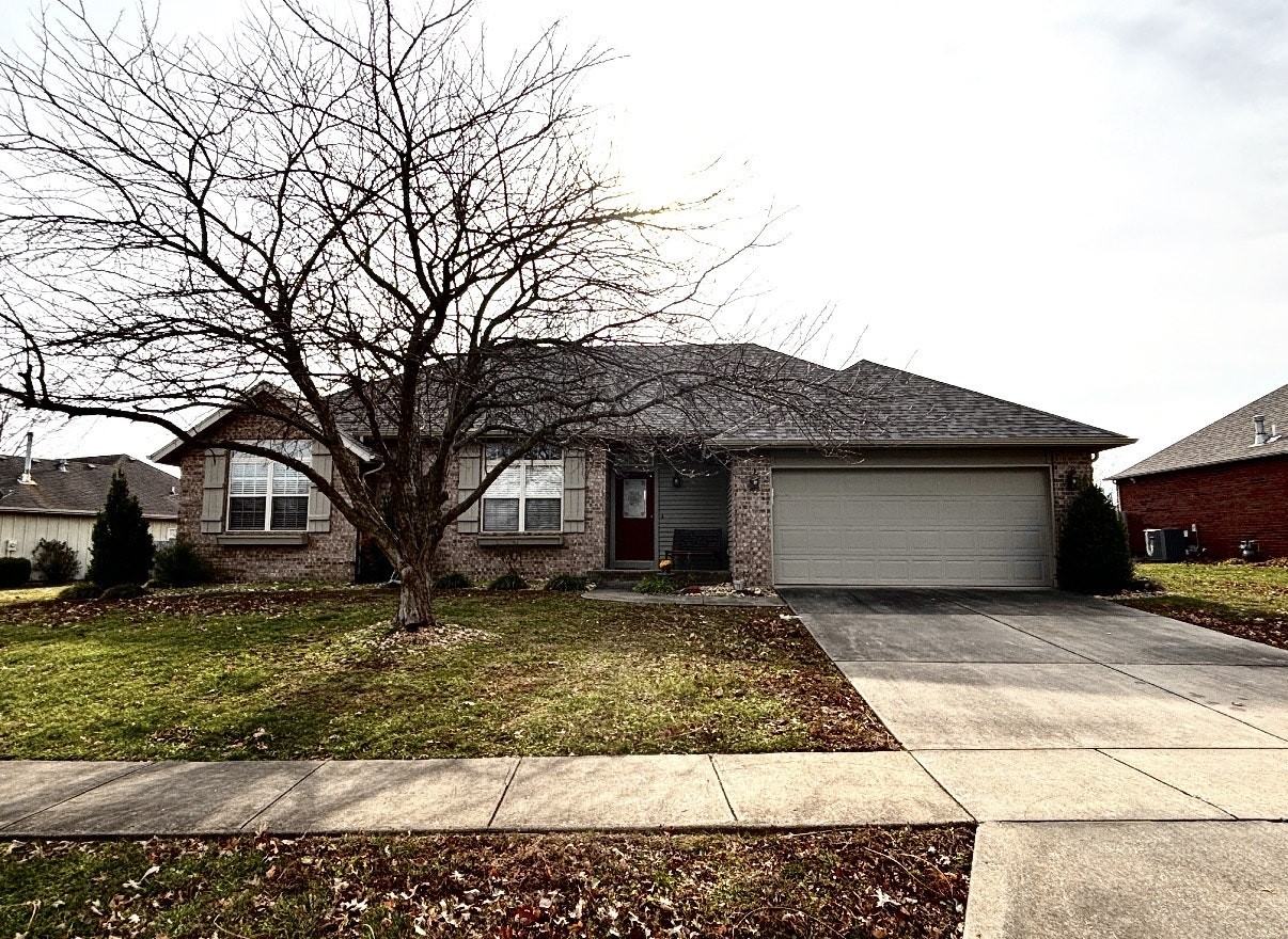 812 E Spring Dr - Photo 2 of 3