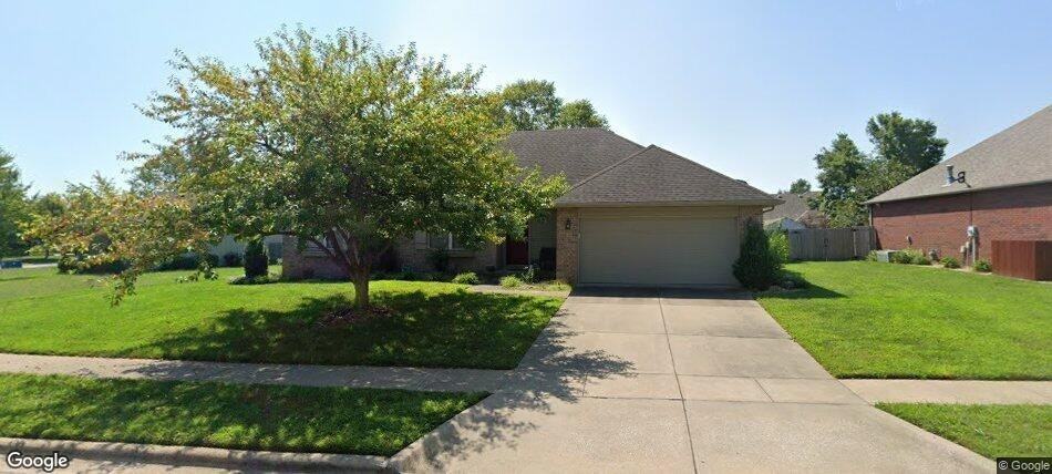 812 E Spring Dr - Photo 3 of 3