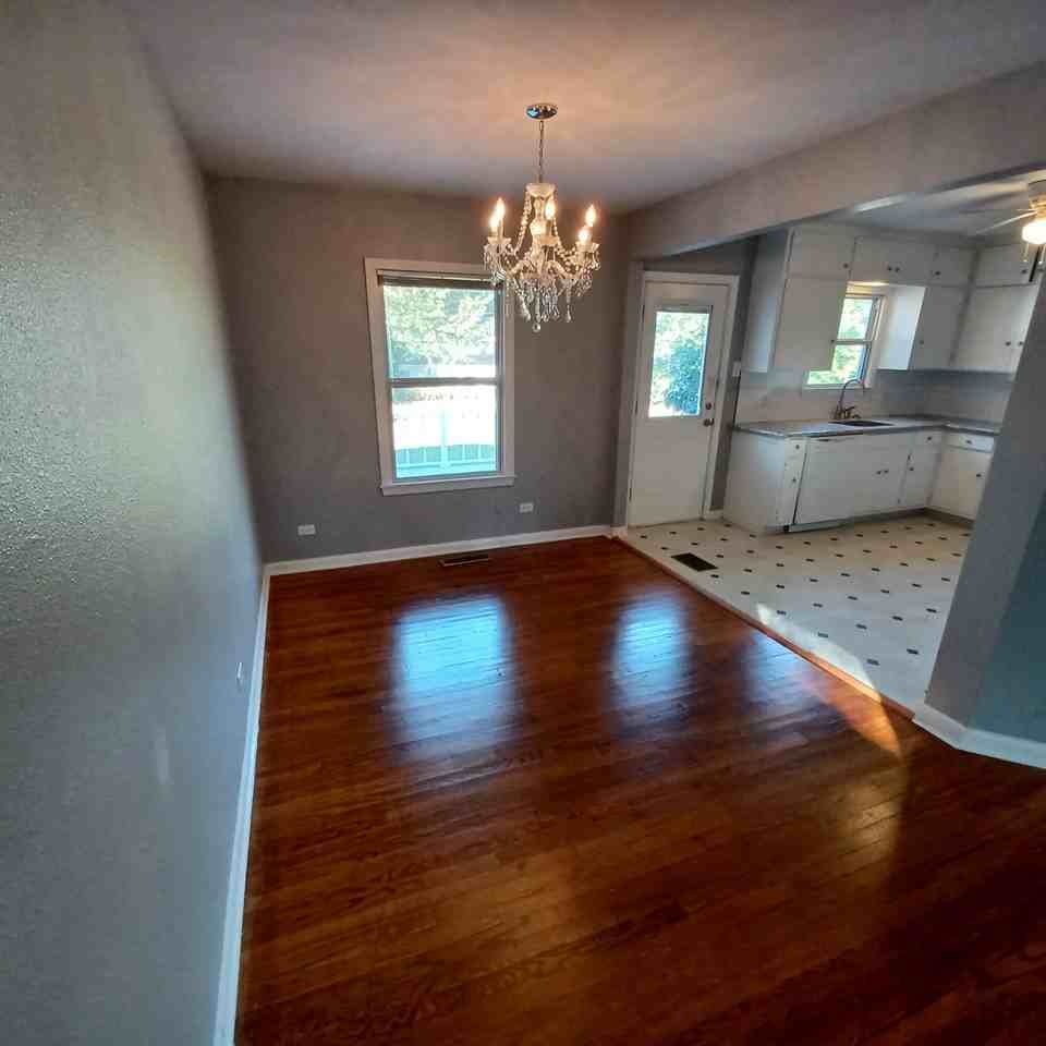 353 Irvington Dr #1 - Photo 5 of 25