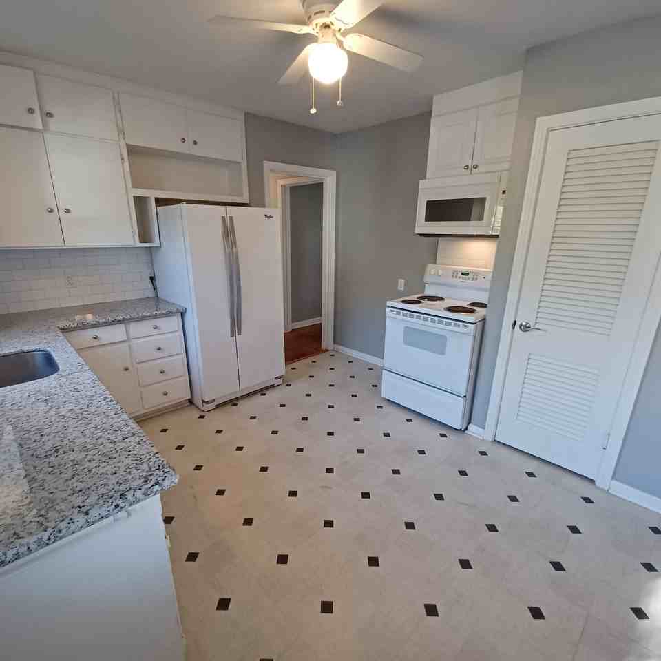 353 Irvington Dr #1 - Photo 6 of 25