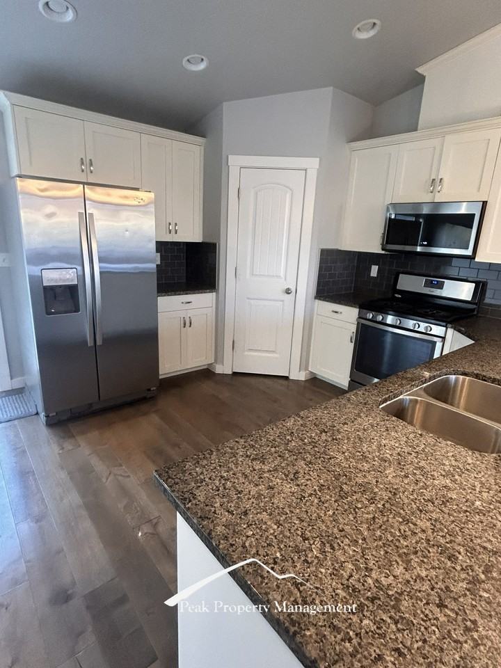 2070 Kelly Dr #1 - Photo 4 of 22