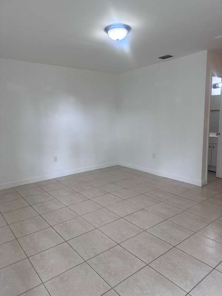 1770 Sw 44th Ave #NO3 - Photo 5 of 15