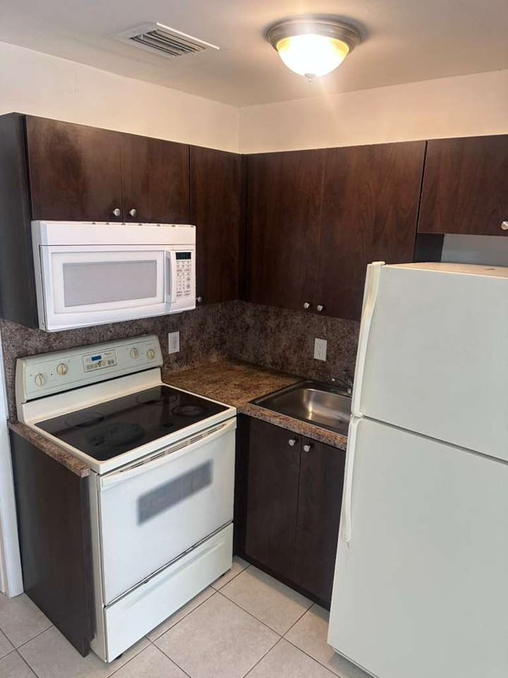 1770 Sw 44th Ave #NO3 - Photo 6 of 15