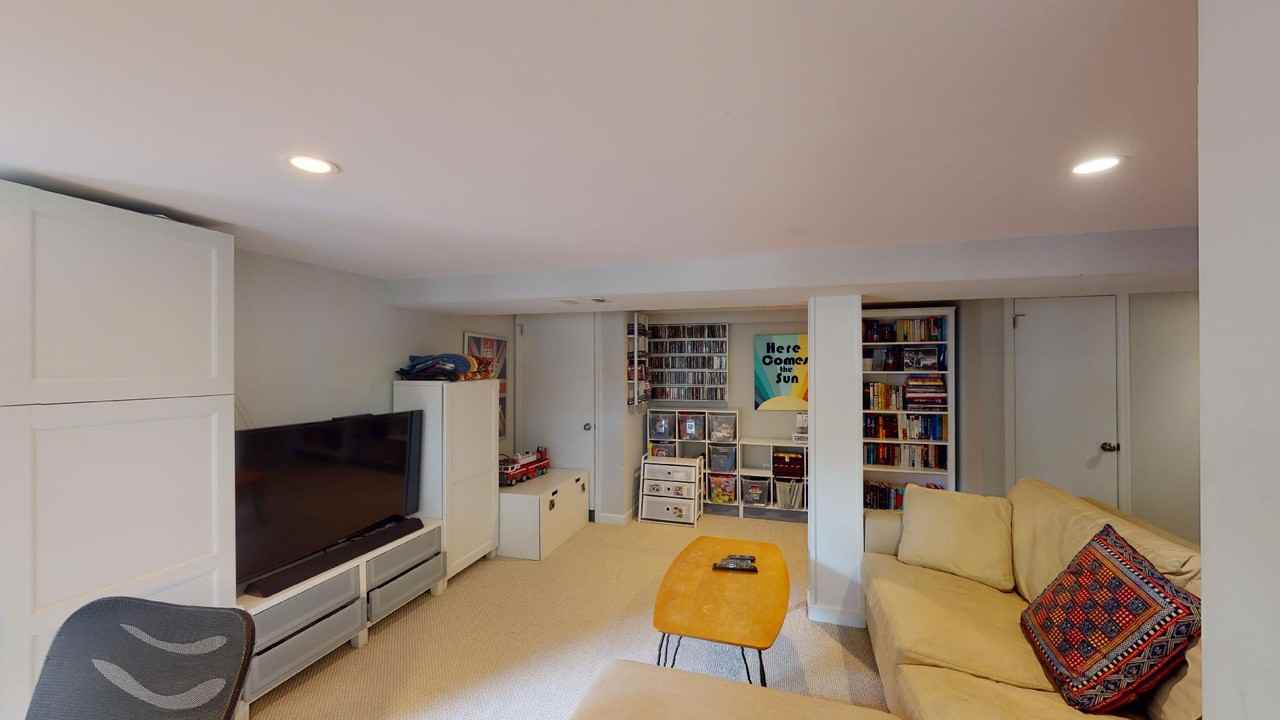 1700 D St Se #1 - Photo 6 of 48