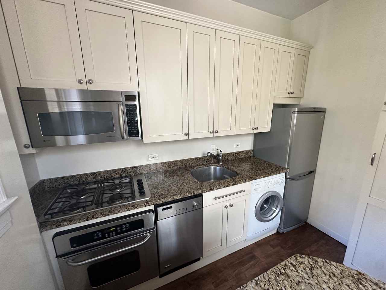 2351 N Cleveland Ave #3 - Photo 6 of 9