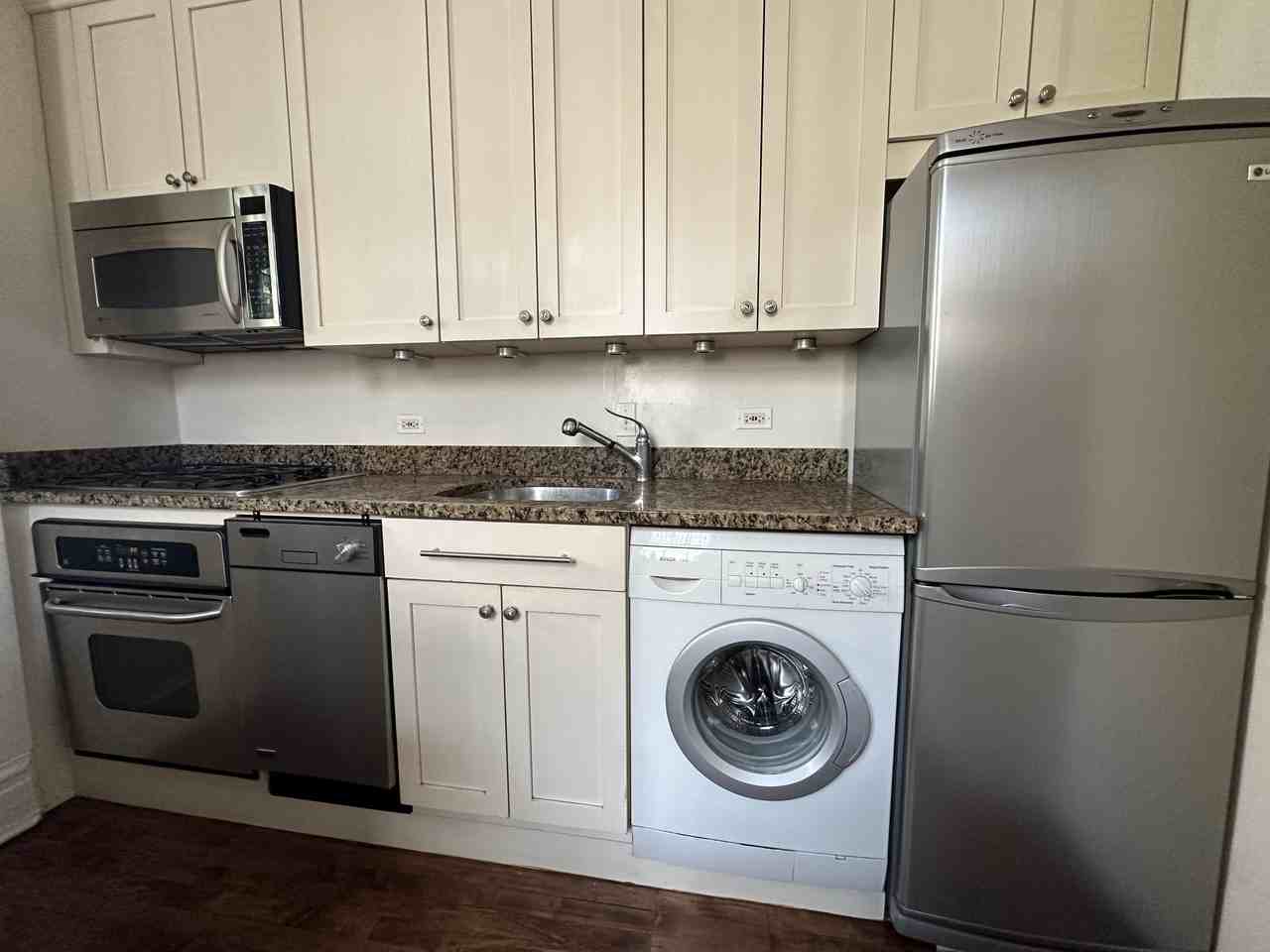 2351 N Cleveland Ave #3 - Photo 7 of 9