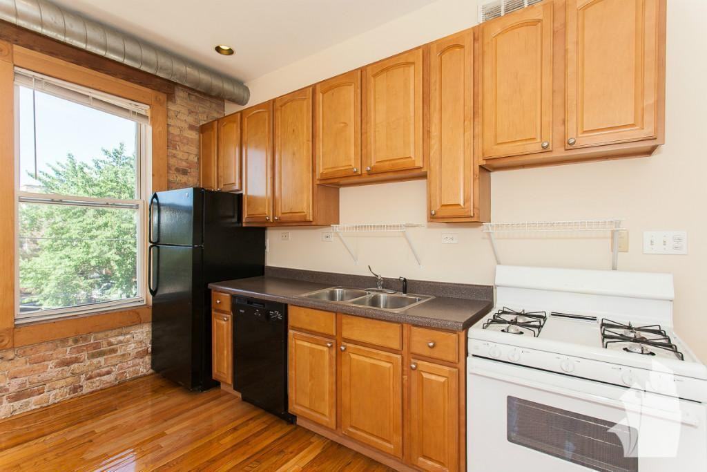 2450 N Southport Ave #104 - Photo 4 of 9