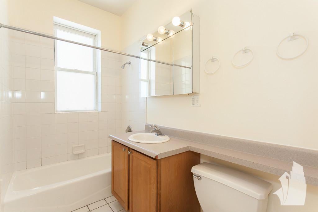 2450 N Southport Ave #104 - Photo 7 of 9
