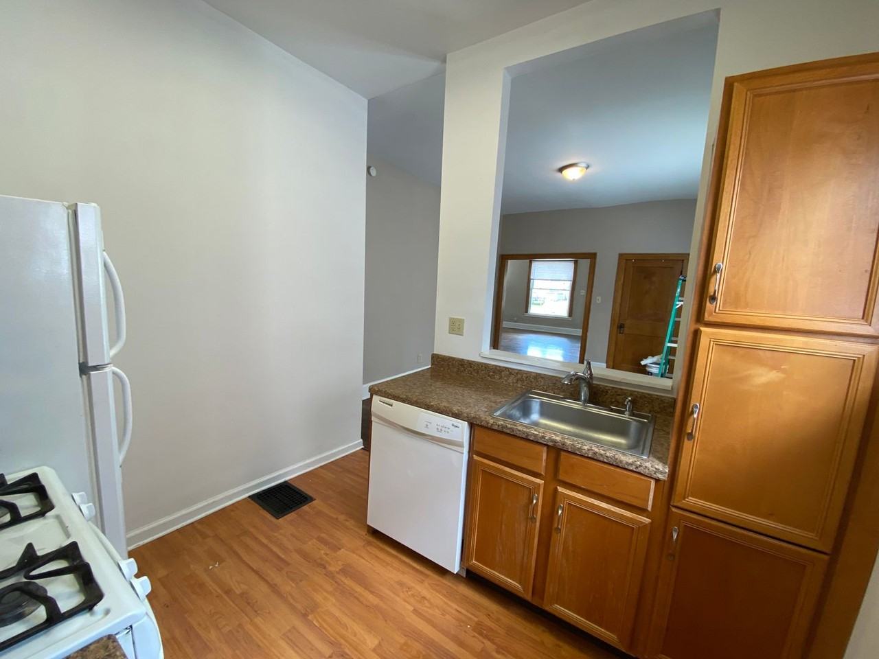 E Woodruff Ave 66-68 RGI - Photo 6 of 25