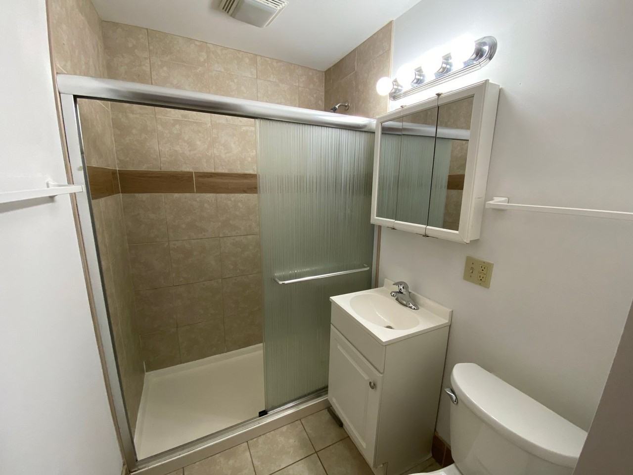 E Woodruff Ave 66-68 RGI - Photo 7 of 25