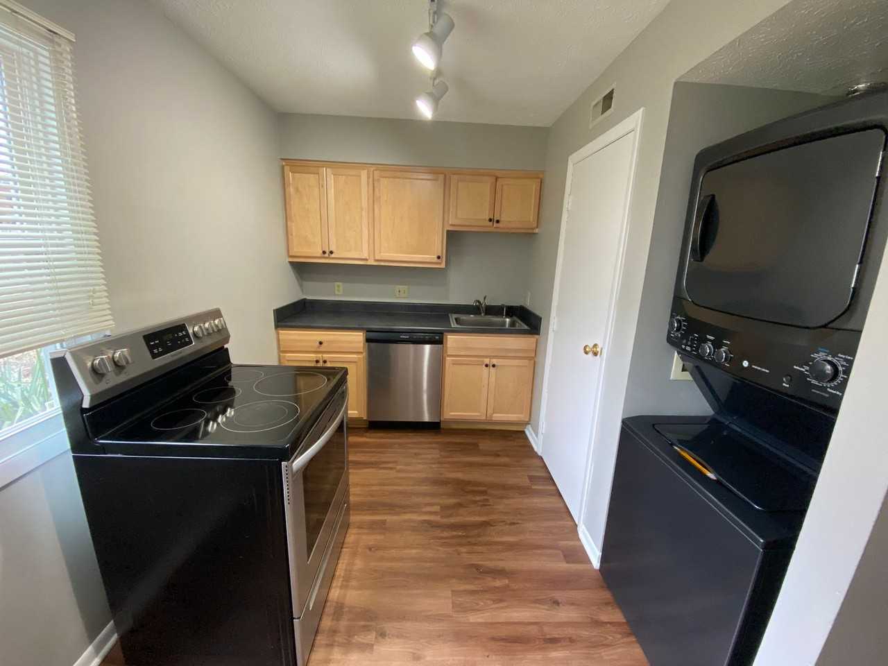 Wyandotte Ave 379 MLR - Photo 3 of 17