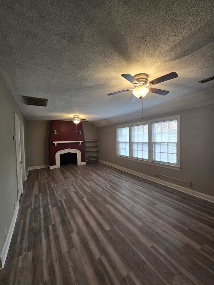 934 North Broadway - Photo 2 of 17