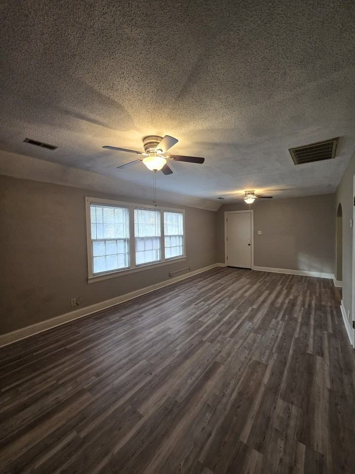 934 North Broadway - Photo 3 of 17